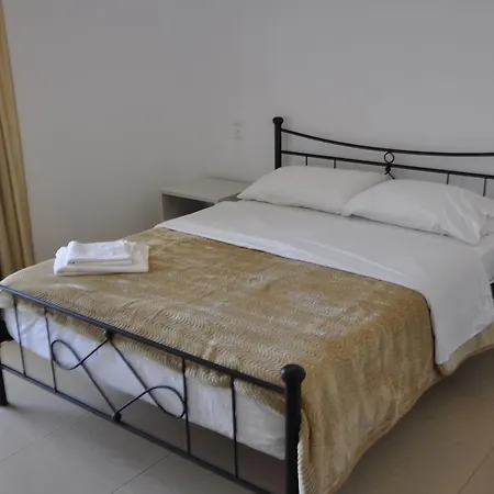 Prinos Hotel Himarë